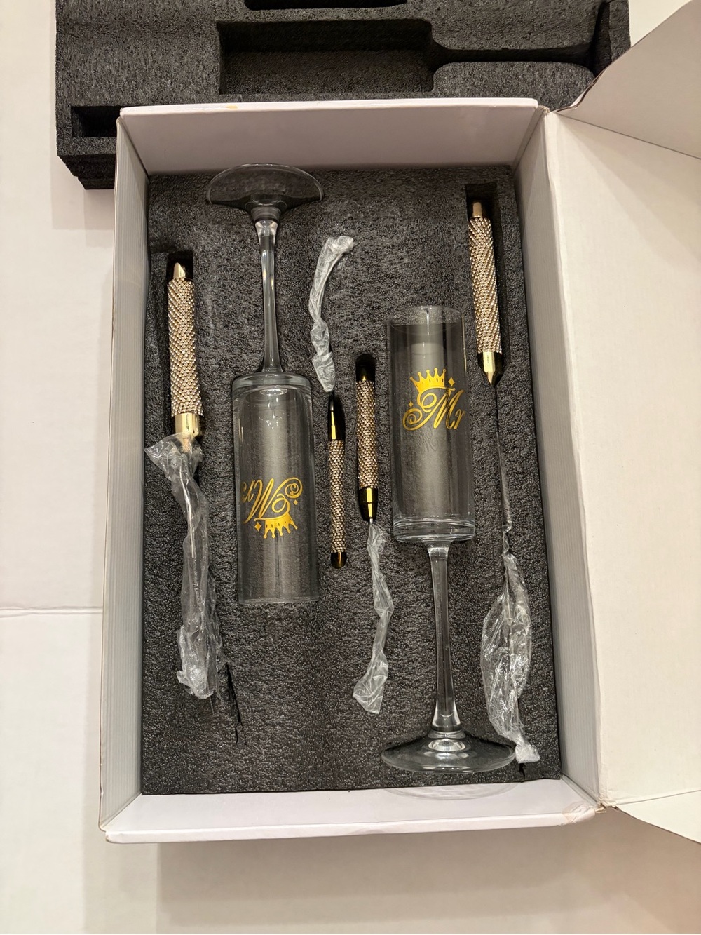 Mr & Mrs Wedding Set Gold Rhinestone Cake Serving Set & Champagne Flutes 6 Pc